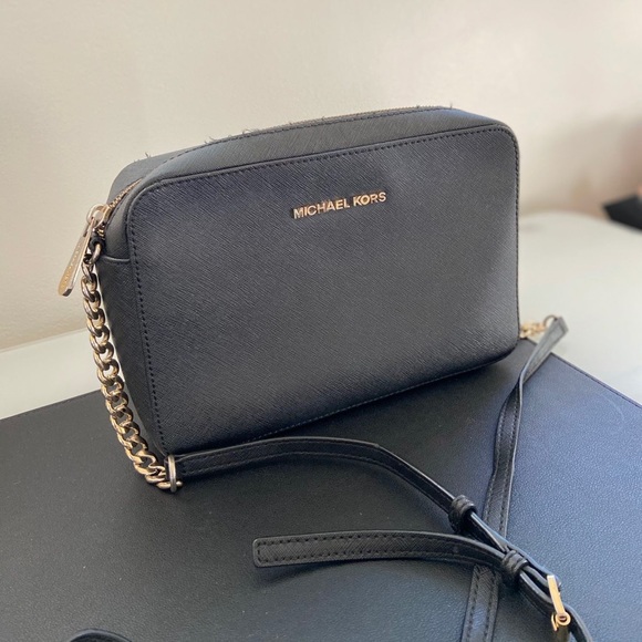 Michael Kors Crossbody purse - Picture 3 of 3